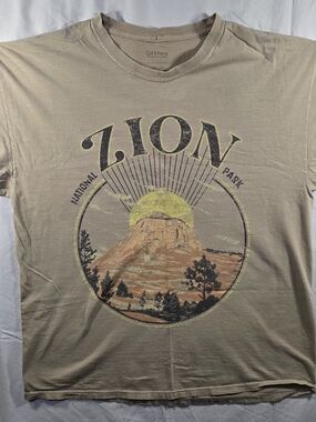 Men's Lion National Park Graphic Tee - Beige